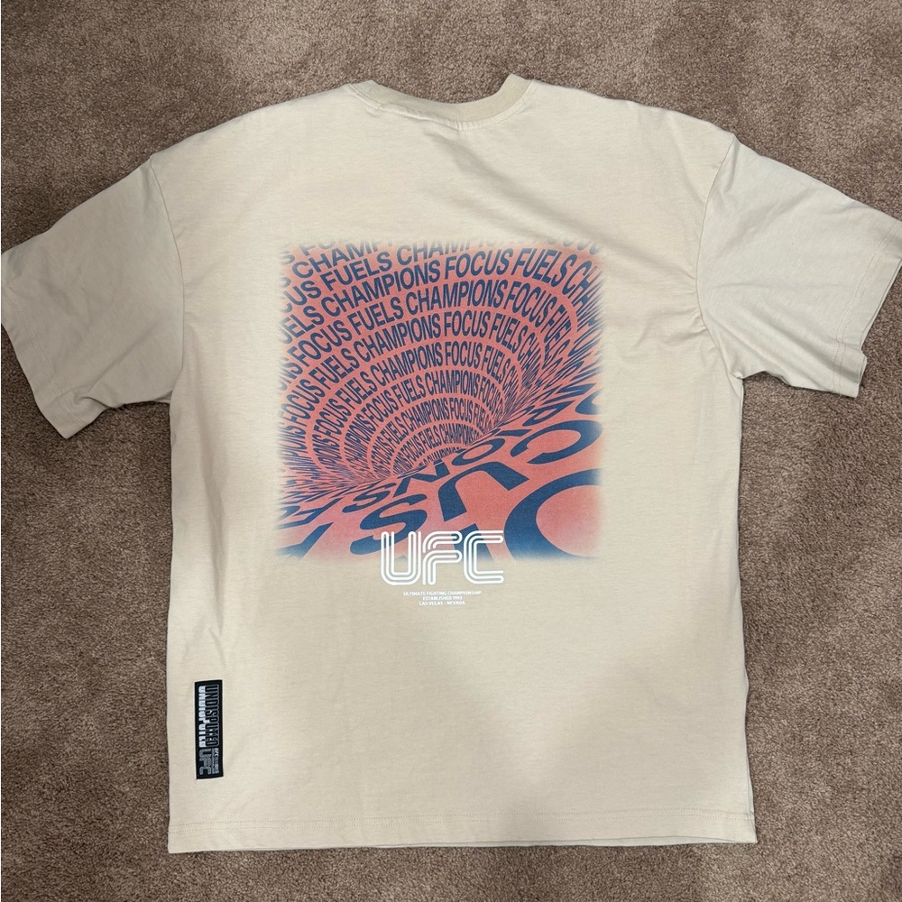 UFC Kooding Ufc Sport T-Shirt Size Medium Beige $99 Retail